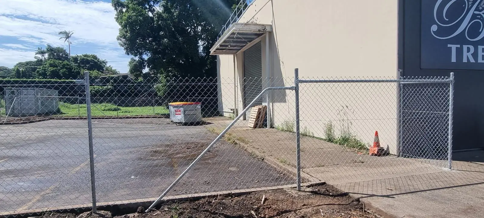 Commercial chain-link fence