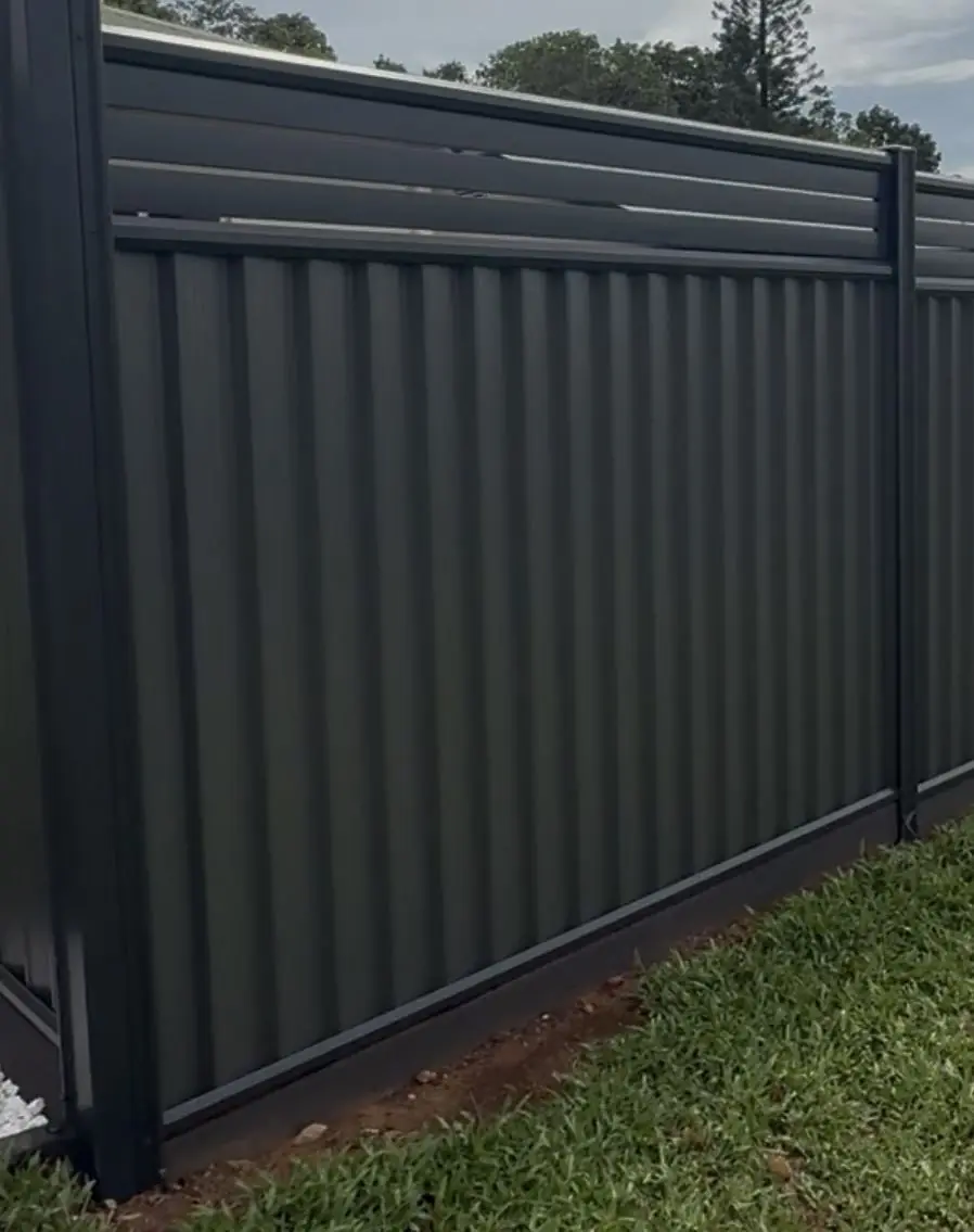 Colorbond fence with aluminium slat topper